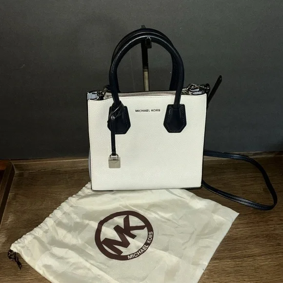 MICHAEL KORS CROSSBODY EUC WITH DUSTBAG - Picture 2 of 8